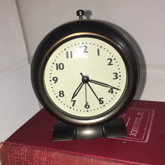 Quartz bronze standing alarm clock battery operated - Picture 1 of 8